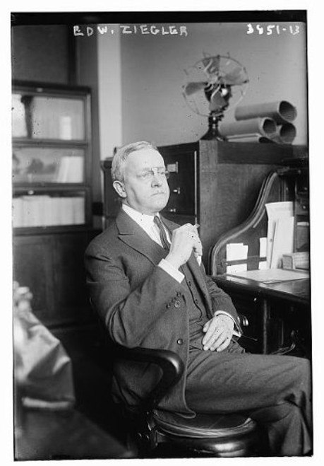 HistoricalFindings Photo: Edward Ziggler,1916,Seated at Desk,Bain News Service,Fan 1