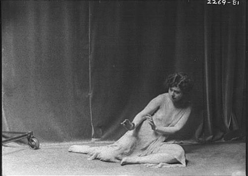 HistoricalFindings Photo: Gates,Evelyn,Miss,Dancers,Poses,Curtains,Performers,Women,Arnold Genthe,1918