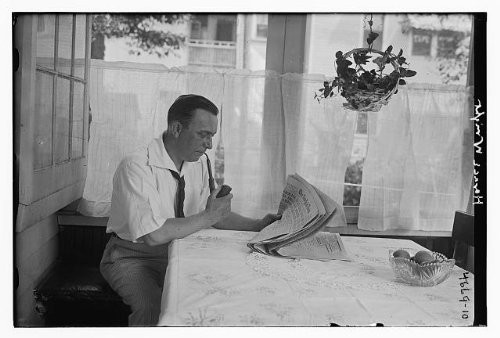 HistoricalFindings Photo: Horace Wright,Pipe Smoking,Tables,Papers,Portrait Photographs,Bain News Service HistoricalFindings Photo: Horace Wright,Pipe Smoking,Tables,Papers,Portrait Photographs,Bain News Service