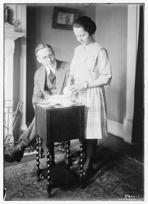 HistoricalFindings Photo: Johnson,Girls,Pouring Tea,Drinks,Tables,Saucers,Cups,Suits,tie,Bain News Service