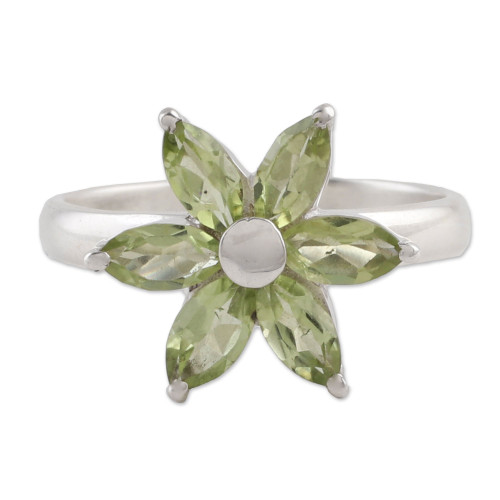 NOVICA Peridot .925 Sterling Silver Cocktail Ring 'Sparkling Daisy'
