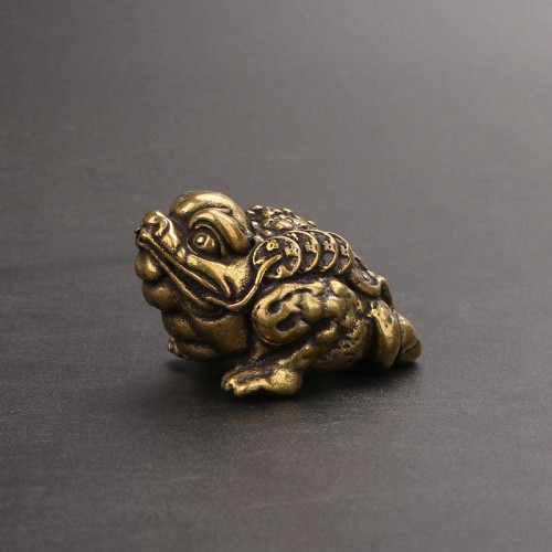 HYLSTJK Ornamentscopper Toad Ornament Antique Solid Brass Animal Figurines Miniature Decorations for Chinese Feng Shui Pet Tea Crafts Incense Holder