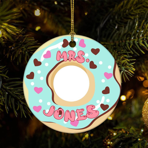 Christmas Tree Ornaments Custom Name on Donuts Christmas Ornament Keepsake Ornament Home Decor Donut Lovers Gifts Hanging Pendants Round Ceramic Xmas Ornaments
