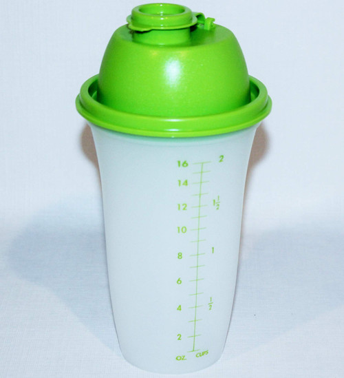 Tupperware Quick Shake 16 Ounce Old-Style Lettuce Green