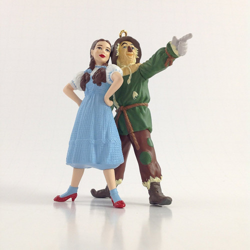 QX8246 Dorothy and Scarecrow 2002 Hallmark Keepsake Ornament