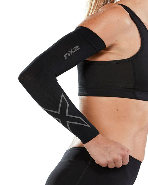 2XU Unisex Flex Run Compression Arm Sleeves Black/Gray Large
