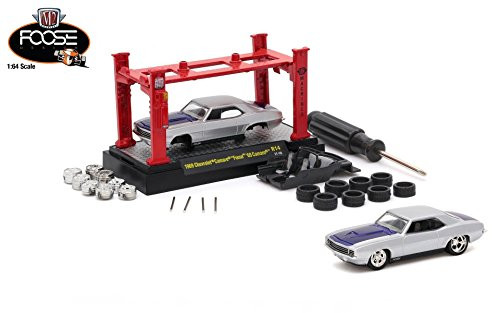 M2 Machines 1969 Chevrolet Camaro Foose 69 Camaro (Chip Silver Body w/Purple Stripe) 2017 Model Kit (Release 14) 1:64 Scale Die-Cast Vehicle & Auto-Lift Building Set (R14 17-10)