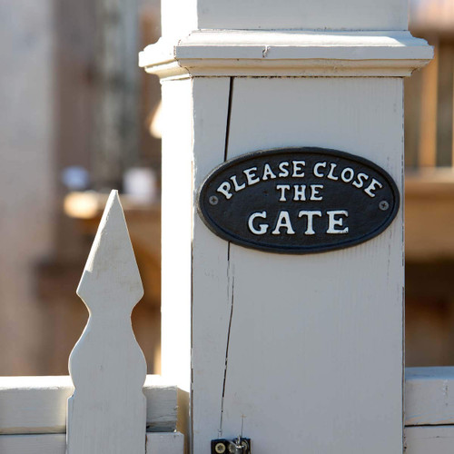 Park Hill Collection EWA82047 Please Close the Gate Sign, 6-inch Length, Cast Iron
