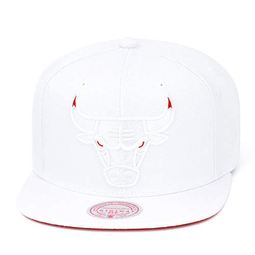 Mitchell & Ness Chicago Bulls Snapback Hat Adjustable Cap - White/Red Eyes Mitchell & Ness Chicago Bulls Snapback Hat Adjustable Cap - White/Red Eyes