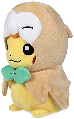 POKÉ PLUSH STANDARD PIKACHU WEARING ROWLET CAPE