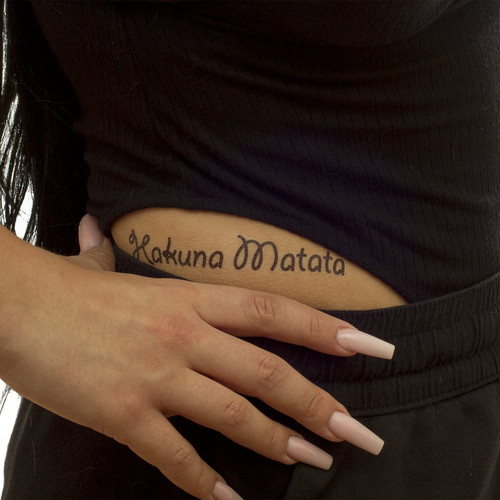 1 x Hakuna Matata Tattoo - Lettering in black - Temporary skin tattoo (1)