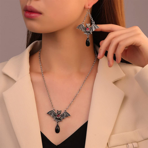 Sixexey Halloween Bats Necklaces Earrings Set Silver Neck Chains Bat Wing Pendant Necklace Vintage Gothic Bats Earrings Jewelry for Women and Girls