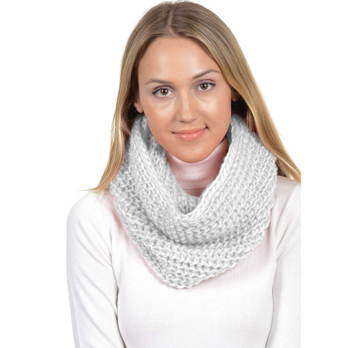 BASICO Infinity Scarf | Winter Crochet Knit Scarf in One Size (White)