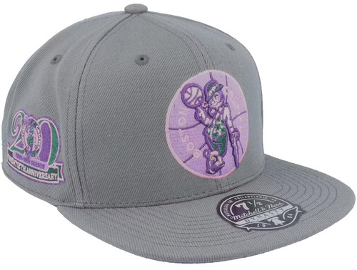 Mitchell & Ness Boston Celtics from Dusk Side Logo Dynasty Fitted Size 7 1/2 Hat Cap - Gray Mitchell & Ness Boston Celtics from Dusk Side Logo Dynasty Fitted Size 7 1/2 Hat Cap - Gray