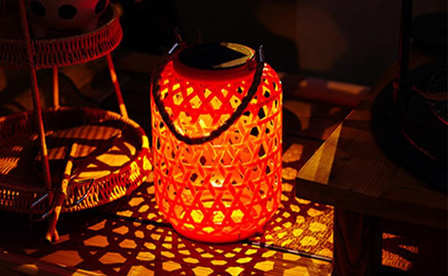 Unique Solar Lantern, Solar Garden Lanterns Outdoor Hanging, Waterproof Decorative Vintage Lantern, Warm White Retro Garden Lanterns, Hollowed Out Lantern for Patio, Yard, Pathway, Landscape