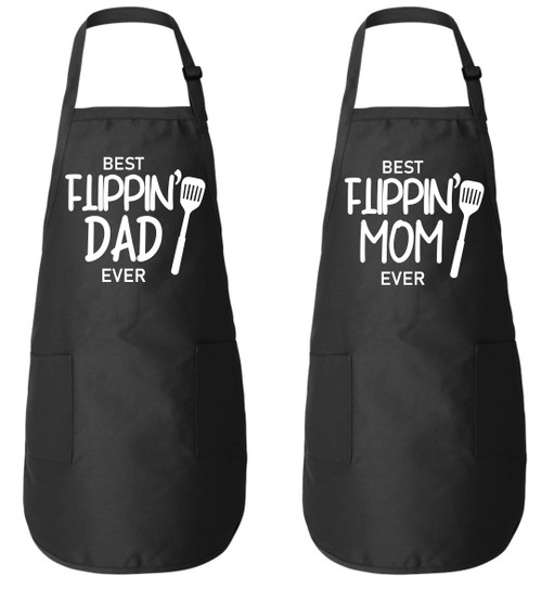 Freedomtees Best Flippin' Mom and Dad Ever Matching set 2 Unisex Aprons Funny Kitchen Apron BBQ Funny Gift Father's Day Mother's Day Freedomtees Best Flippin' Mom and Dad Ever Matching set 2 Unisex Aprons Funny Kitchen Apron BBQ Funny Gift Father's Day Mother's Day