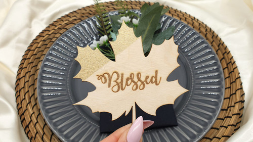 Thanksgiving Place Cards, Custom Maple Leaf Place cards, Personalized Dinner Place Setting, Wooden Escort Cards, Fall Wedding Table Decor