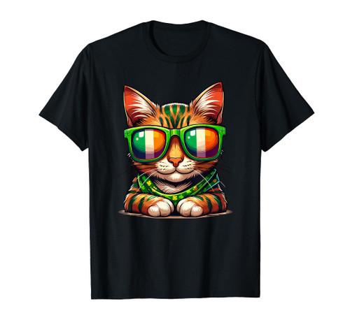 Lucky cat lovers with shamrock St. Patrick's Day cat owner T-Shirt Lucky cat lovers with shamrock St. Patrick's Day cat owner T-Shirt