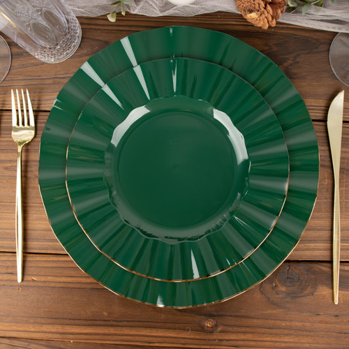 Efavormart 10 Pack | Hunter Emerald Green 9" Round Plastic Dinner Plates, Disposable Tableware with Gold Wavy Rim for Wedding, Outdoor Receptions, Banquets, Holiday Dining