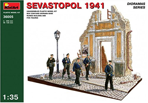 MiniArt 1/35 Sevastopol 1941 with Soviet Naval Troops Figures Set (5 Figures)