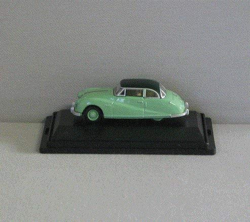 Oxford Die Cast 1:76 Scale Ash Green Austin Atlantic Saloon