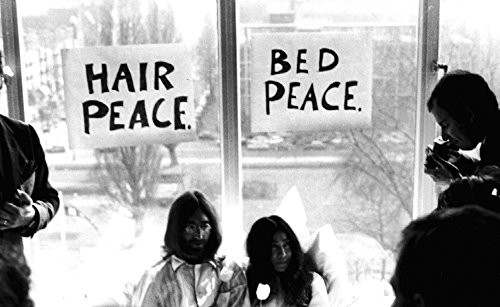 John Lennon and Yoko Ono during their bed-in for peace Photo Print (10 x 8)