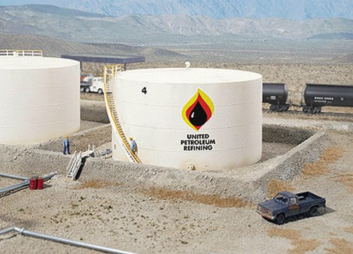 Walthers Cornerstone HO Scale Oil Storage Tank Wide Structure Kit