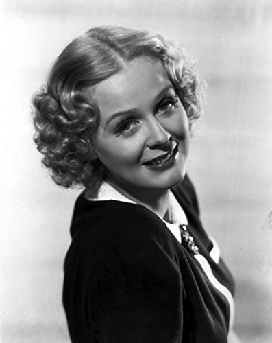 Gloria Stuart Black and White Side View Posed Photo Print (8 x 10)