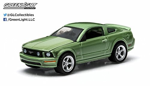 2006 Ford Mustang GT (Legend Lime) GL Muscle Series 11 Greenlight Collectibles 1:64 Scale 2015 Die-Cast Vehicle & Trading Card