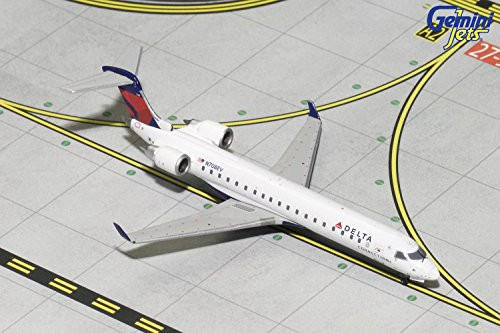 GeminiJets Delta Connection CRJ700 N708EV 1:400 Scale Diecast Model Airplane, White