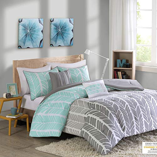 Intelligent Design Cozy Comforter Geometric Design Modern All Season Vibrant Color Bedding Set with Matching Sham, Decorative Pillow, Twin/Twin XL, Adel Aqua, 4 Piece