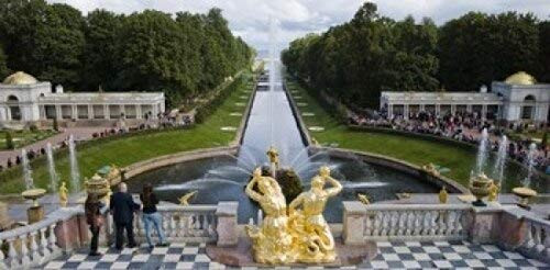 Posterazzi Golden statue and fountain Cascade at Peterhof Grand Palace St. Petersburg Russia Poster Print, (12 x 6)
