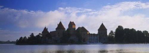 Posterazzi Buildings at the waterfront Island Castle Lake Galve Vilnius Trakai Lithuania Poster Print, (18 x 7)