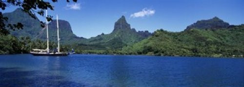 Posterazzi Sailboats Sailing In The Ocean Opunohu Bay Moorea French Polynesia Poster Print, (18 x 7)