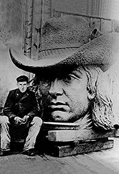 Buyenlarge 0-587-08257-7-P1827 Man Posing with William Penn's Head, Philadelphia, PA Paper Poster, 18" x 27"