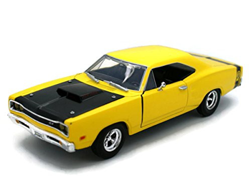 1969 Dodge Coronet Super Bee, Yellow With Black Hood - Motormax Premium American 73315 - 1/24 Scale Diecast Model Car