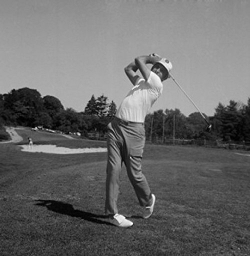 Man playing golf Poster Print  18 x 24