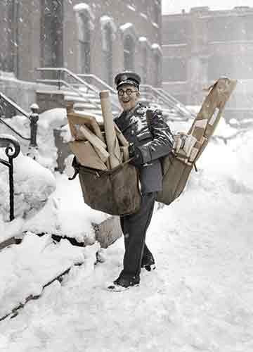 Avanti 4Count America Collection Christmas Cards with Envelopes Mailman in a Snowstorm