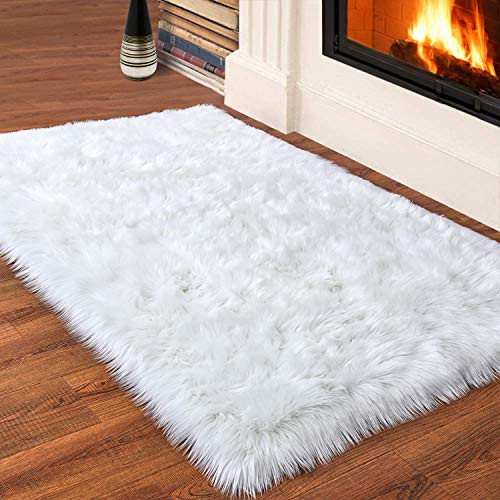 ISEAU Soft Faux Fur Fluffy Area Rug Luxury Fuzzy Sheepskin Carpet Rugs for Bedroom Living Room Shaggy Silky Plush Carpet Bedside Rug Floor Mat 2ft x 4ft White