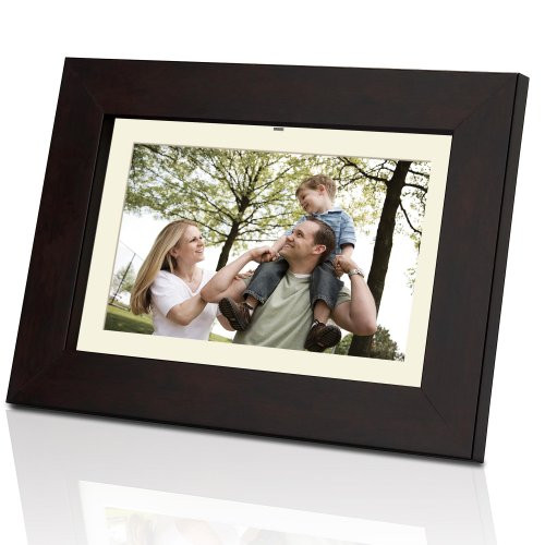 Coby DP702 7Inch Widescreen Digital Photo Frame Woodgrain