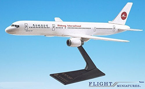 Makung International Boeing 757200 Airplane Miniature Model Plastic Snap Fit 1200 Part# ABO75720H024 Makung International Boeing 757200 Airplane Miniature Model Plastic Snap Fit 1200 Part# ABO75720H024