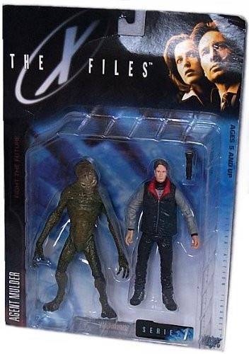 The X-Files: Fight The Future Movie Agent Fox Mulder Action Figure with Cryopod Chamber and Human Host
