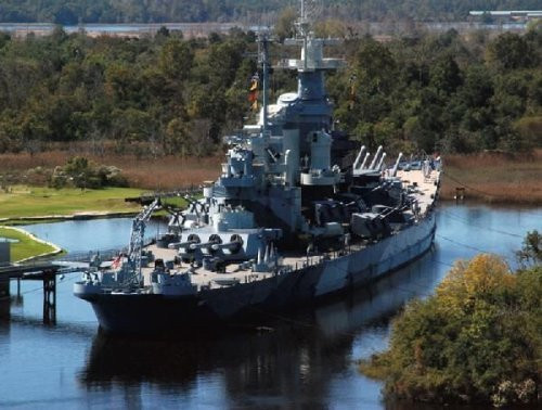 Heritage Puzzle Battleship North Carolina  550 Piece Jigsaw Puzzle  Measures 24  x 18  completed  Artist Peter Doran
