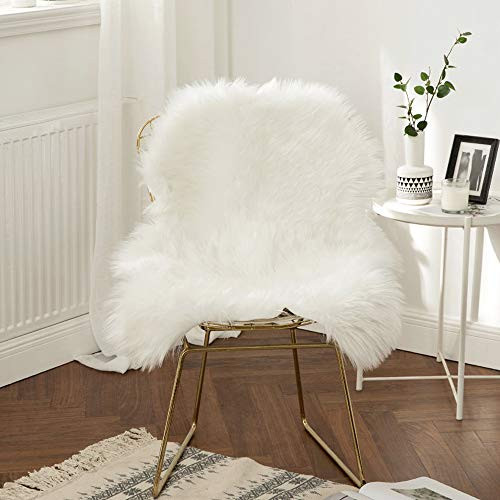 MIULEE Luxury Super Soft Fluffy Area Rug Christmas Faux Fur Sheepskin Rug Decorative Plush Shaggy Carpet for Bedside Sofa Floor Nursery 2 x 3 Feet White