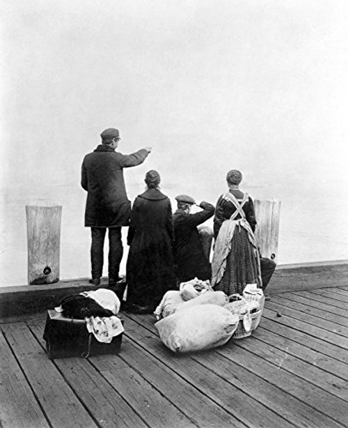 Posterazzi Poster Print Collection Immigrant Family Nimmigrants on the Dock At Ellis Island in New York Harbor 1912 18 x 24 Multicolored