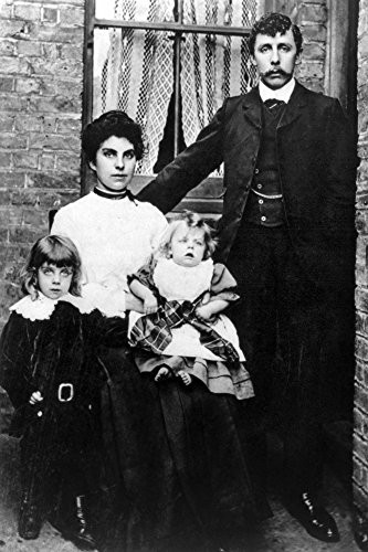 Posterazzi Poster Print Collection Na Family of Survivors of the Rms  Titanic   Photographed 1912 18 x 24 Multicolored