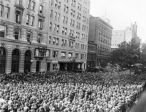 World Series 1925 Na Crowd Of Baseball Fans Watching A Scoreboard On A Street In Washington DC During The 1925 World Series Between The Pittsburgh Pirates And The Washington Senators October 1925 Post