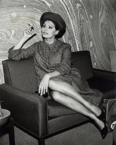 Posterazzi Sophia Loren Smoking on a Sofa Photo Print 8 x 10