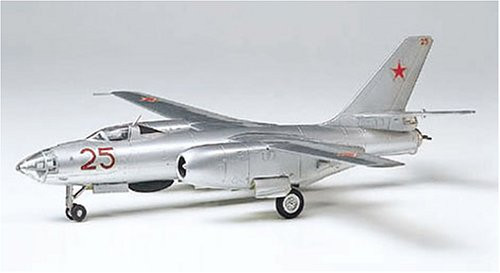 Tamiya 1-100 Ilyushin II-28 Beagle