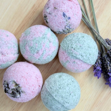 DIY Natural Bath Bombs